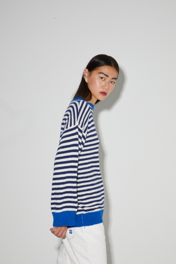 Maille Marinère Cleo blue en fil de coton éponge, fabriquée en Italie