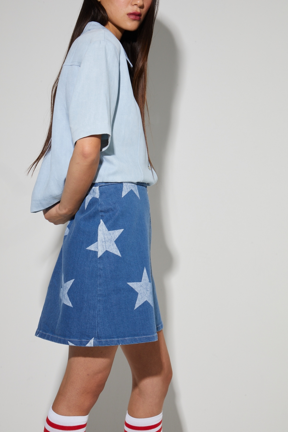 Stella-minirok, in denimstijl met blauwe sterrenprint, gemaakt in Italië