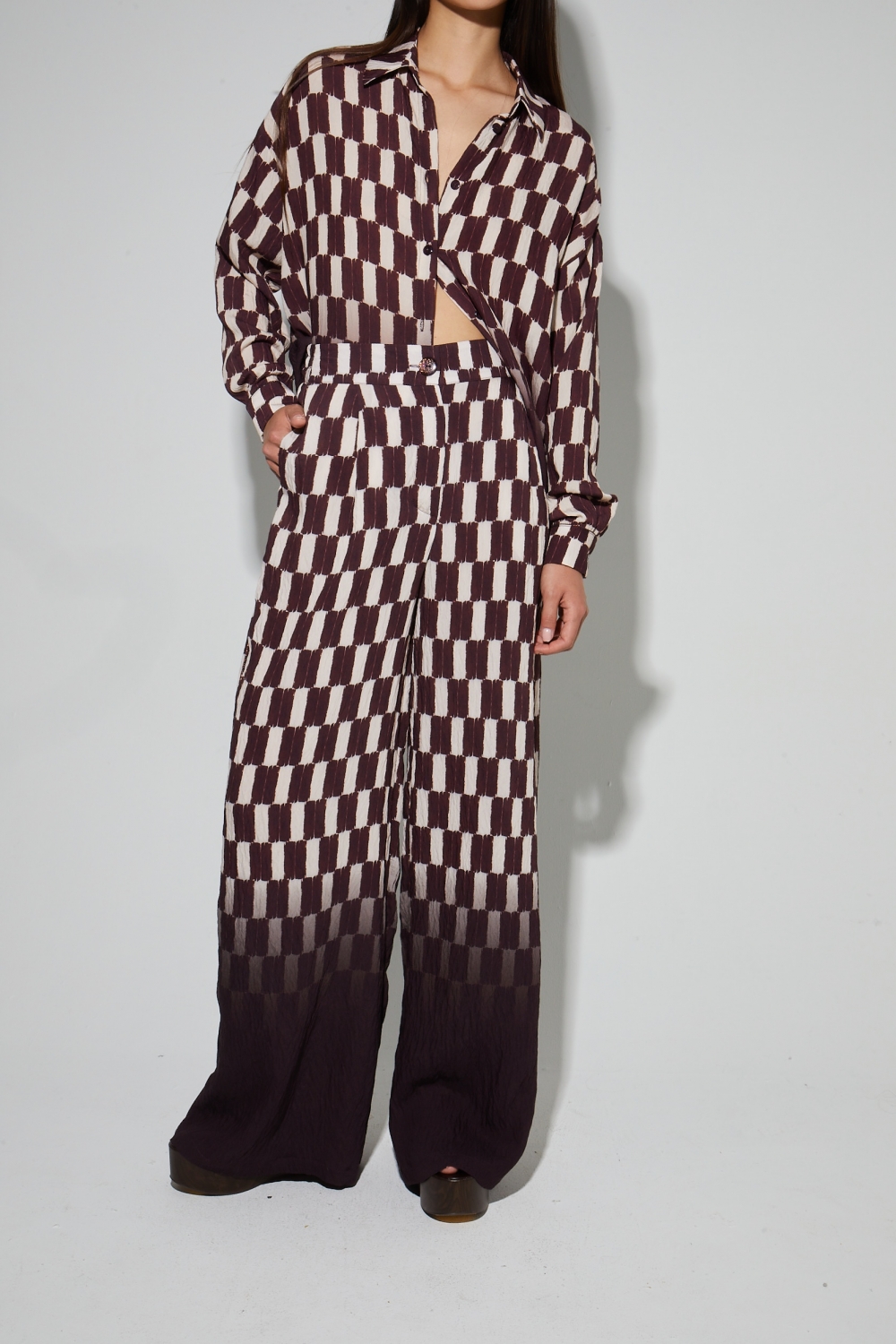 Charlie-broek met chocoladebruine chiaroscuro-print, gemaakt in Italië