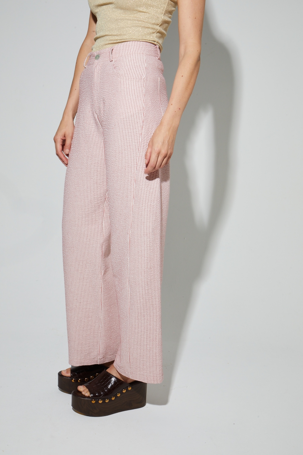 Pantalon Malou, rayures gaufrées rouge fabriqué en Italie