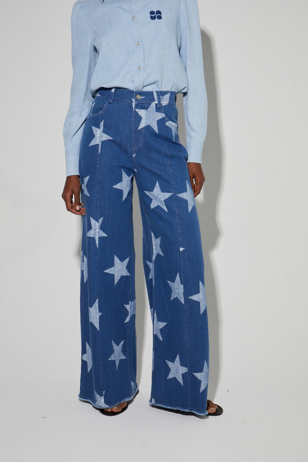 Swiggy-broek, in denimstijl met blauwe sterrenprint, gemaakt in Italië