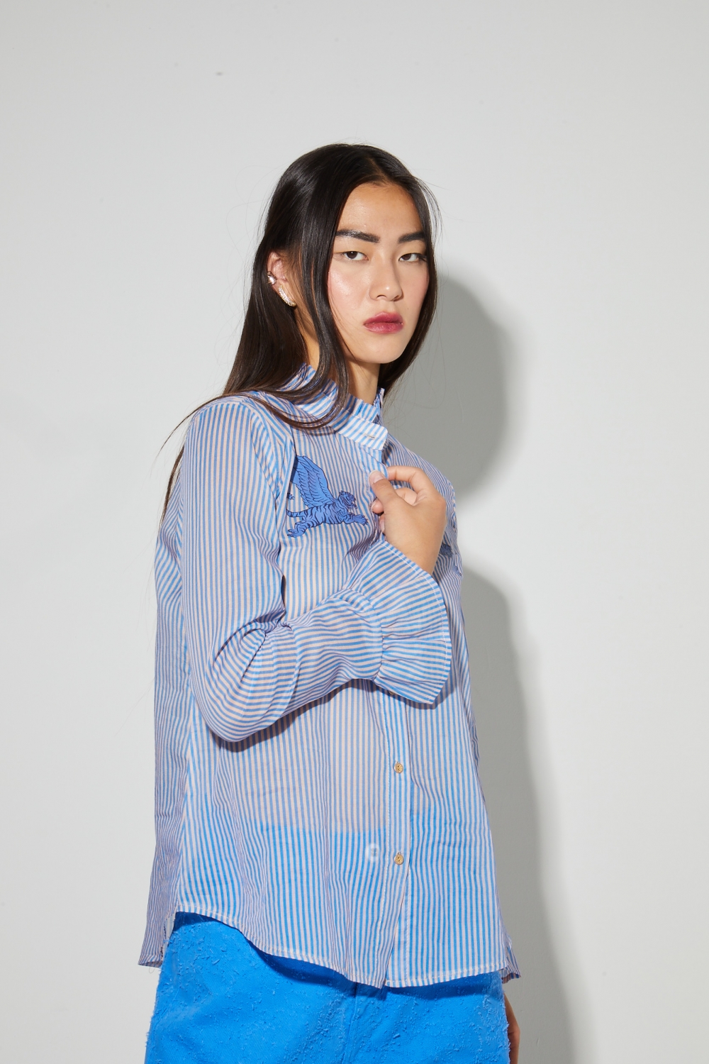 Chemise Iris voile de coton rayures bleues fabriquée en Italie