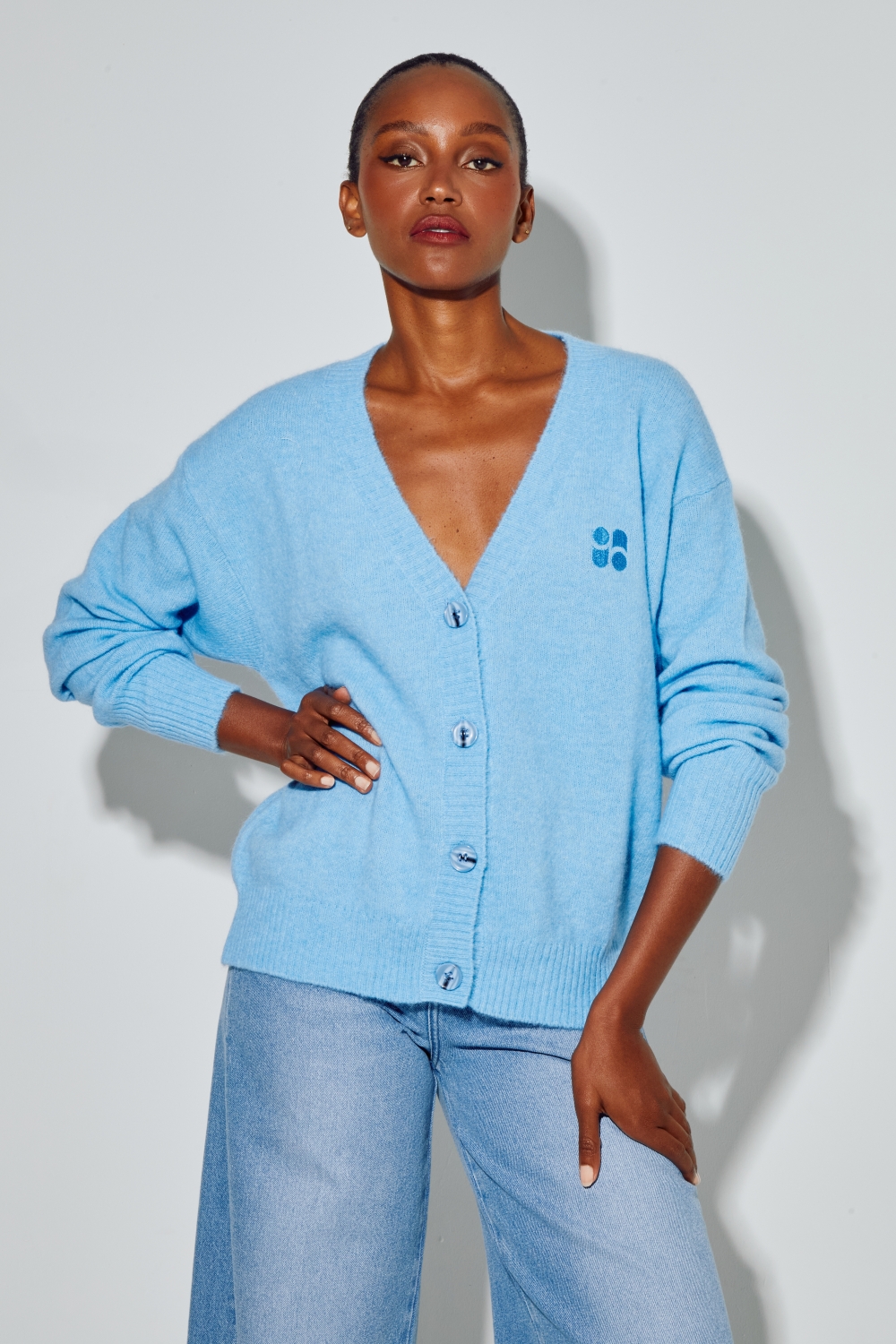Cardigan Mira Alpaga bleu fabriqué avec soin en Italie