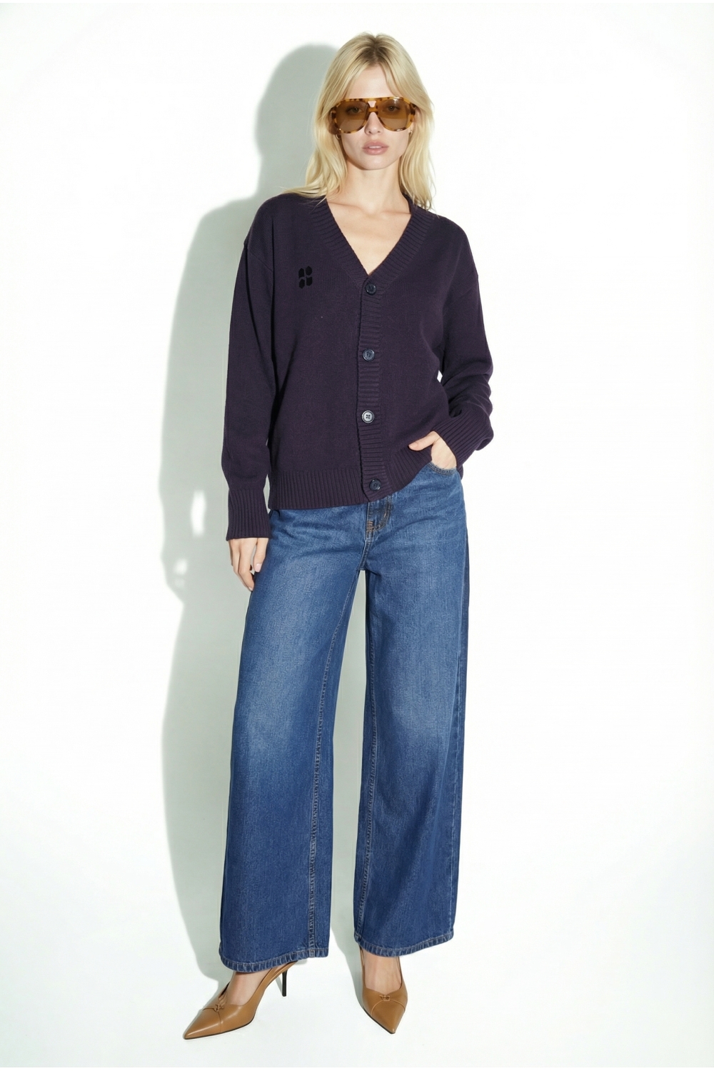Cardigan Mira basique Navy fabriqué en Italie.
