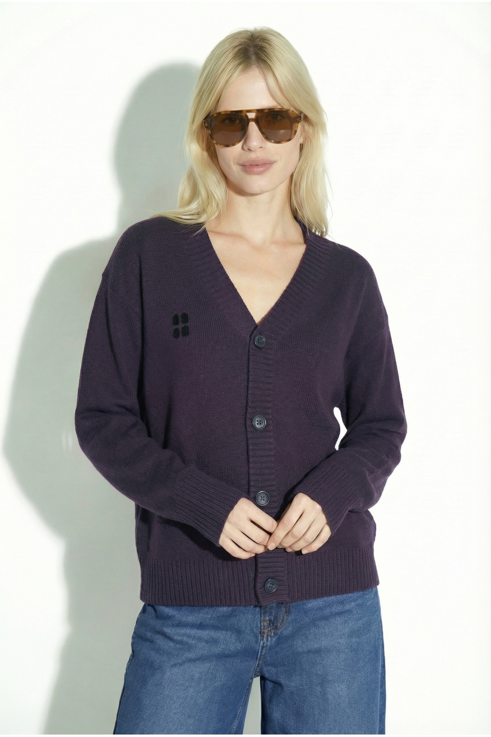 Cardigan Mira basique Navy fabriqué en Italie.