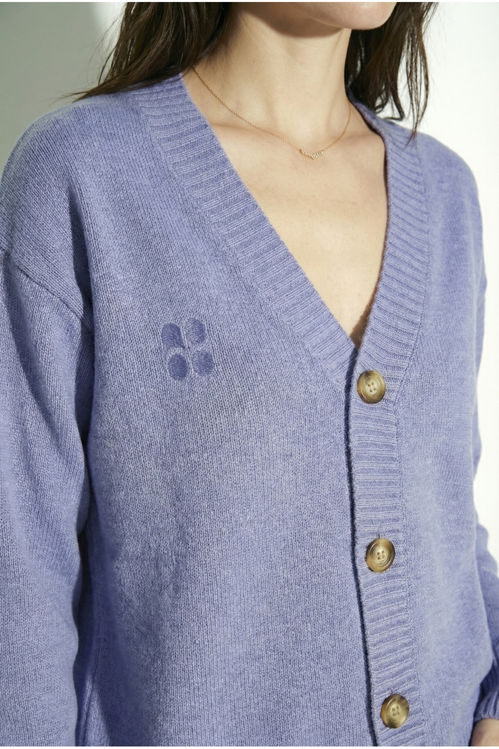Mira basic vest in lavendelblauw, gemaakt in Italië