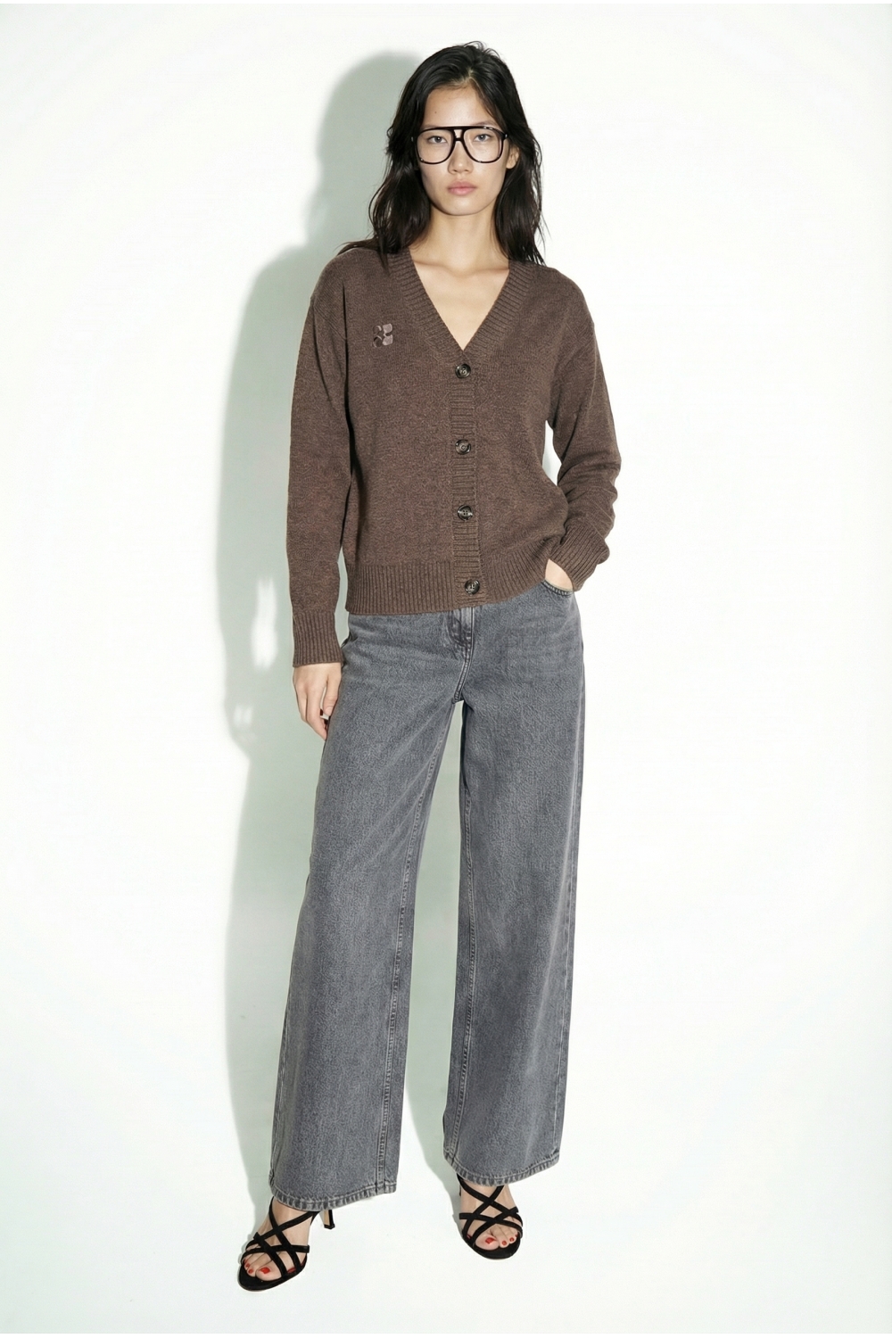 Mira basic vest in chocoladebruin, gemaakt in Italië.