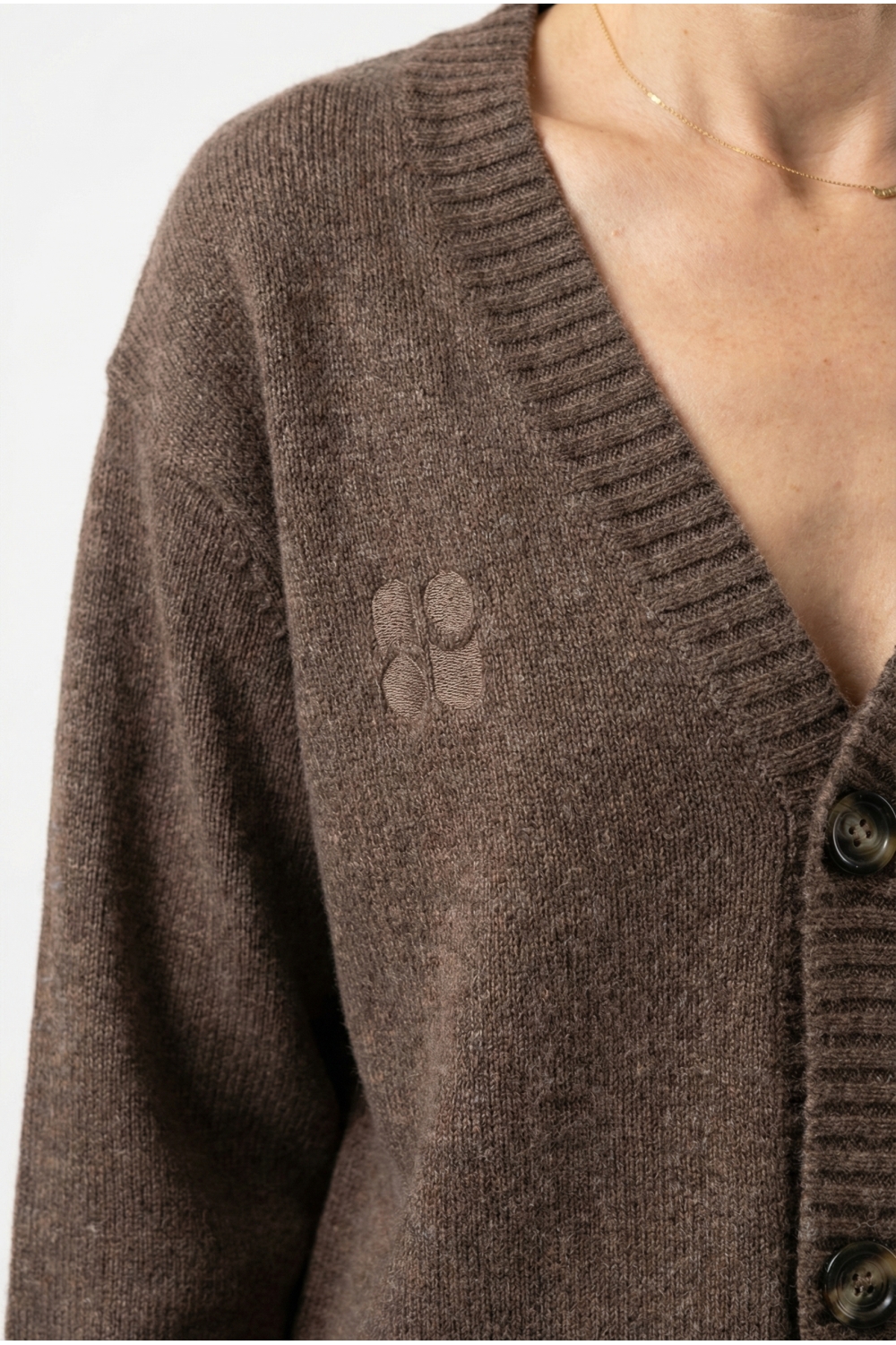 Mira basic vest in chocoladebruin, gemaakt in Italië.