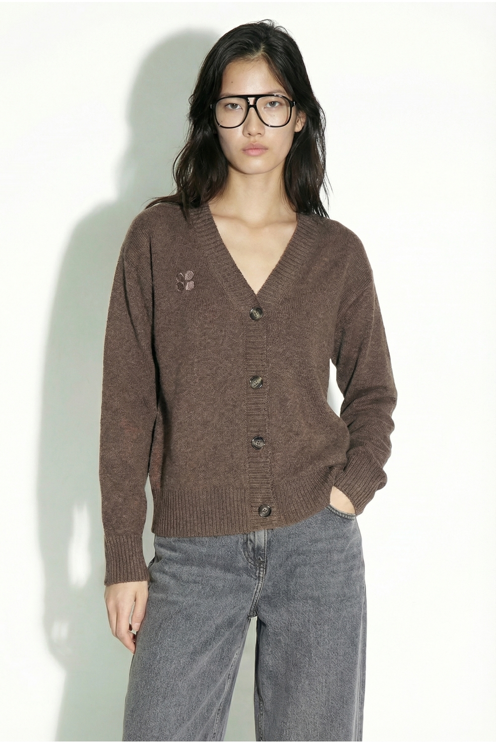 Mira basic vest in chocoladebruin, gemaakt in Italië.