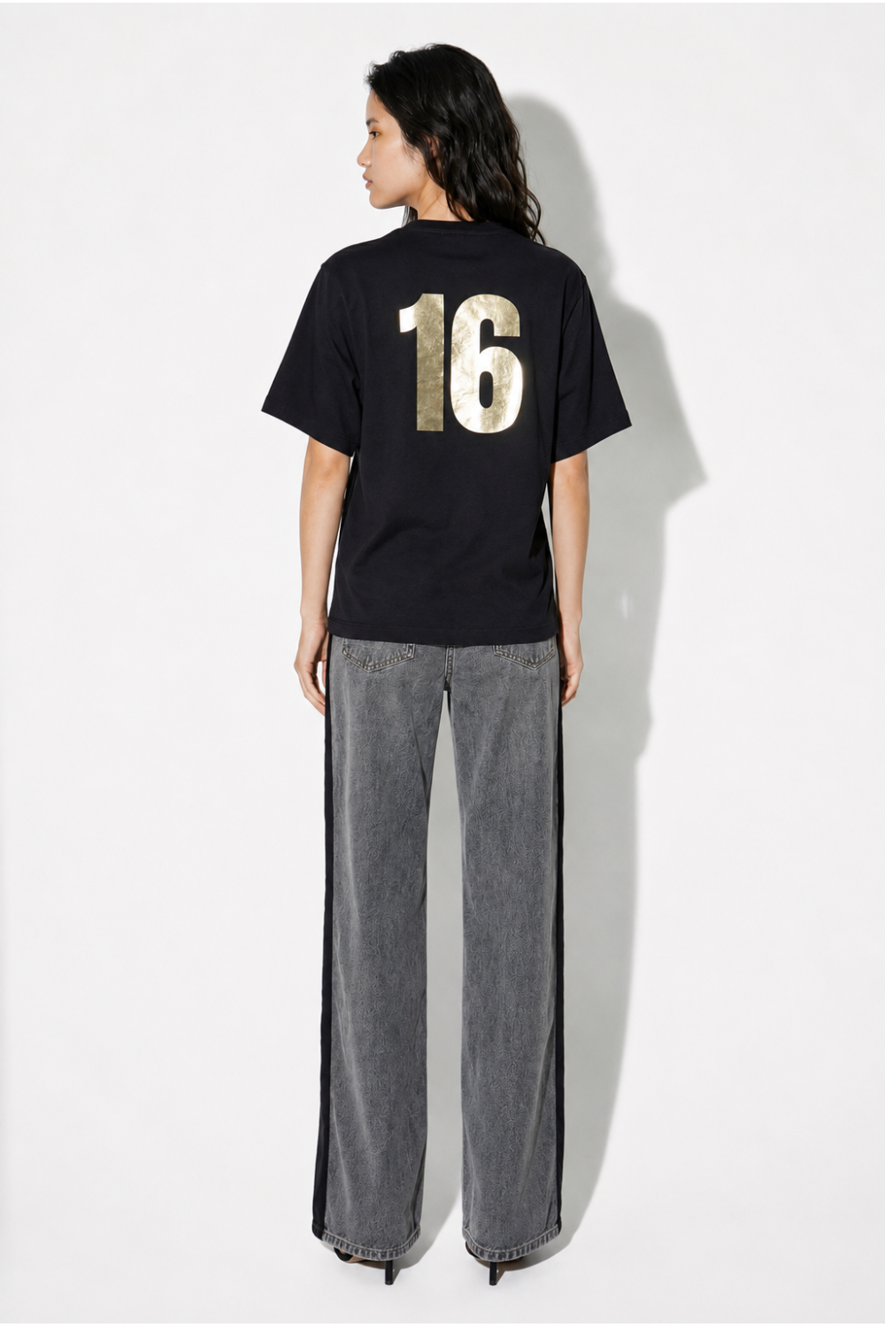 Colette-T-shirt in zwart met folieprint, gemaakt in Portugal